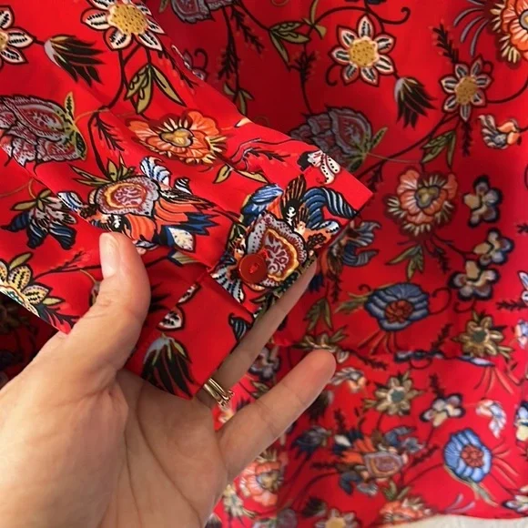 Chelsea & Theodore Women Long-Sleeve Crossover Woven Top Red Floral Paisley SzL - Picture 5 of 7